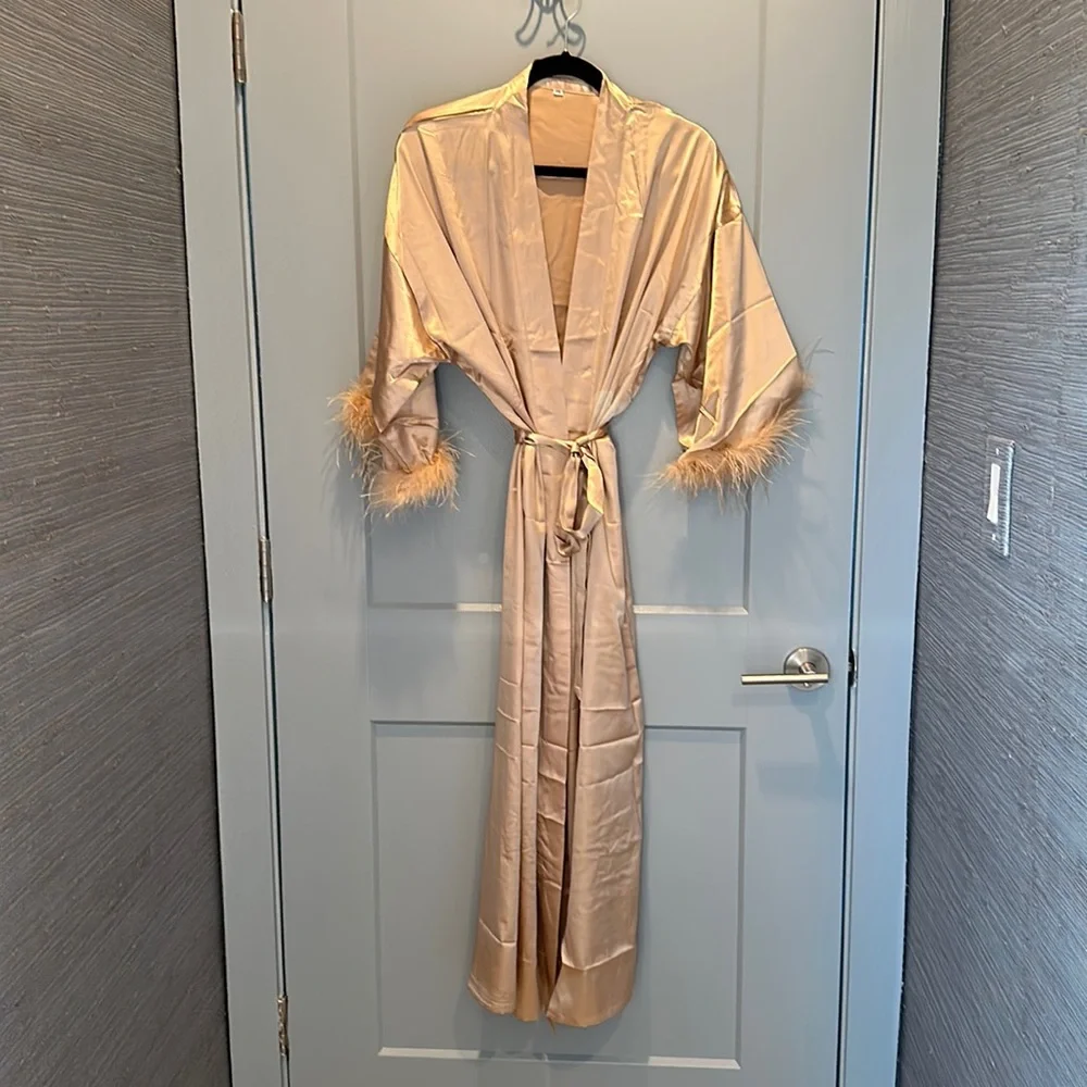 Elegant Cream Satin Robe with Feather Trim - Picture 2 of 6